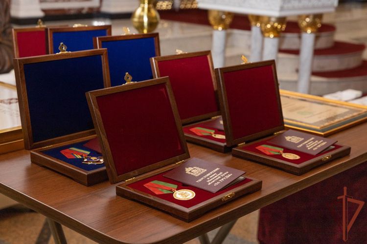 Генерал-полковник Игорь Ильяш вручил награды строителям главного храма Росгвардии