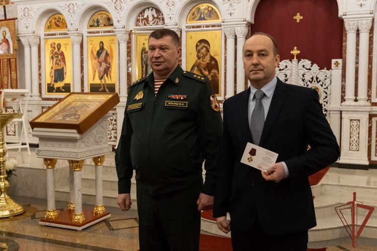 Генерал-полковник Игорь Ильяш вручил награды строителям главного храма Росгвардии