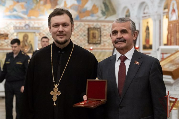 Генерал-полковник Игорь Ильяш вручил награды строителям главного храма Росгвардии