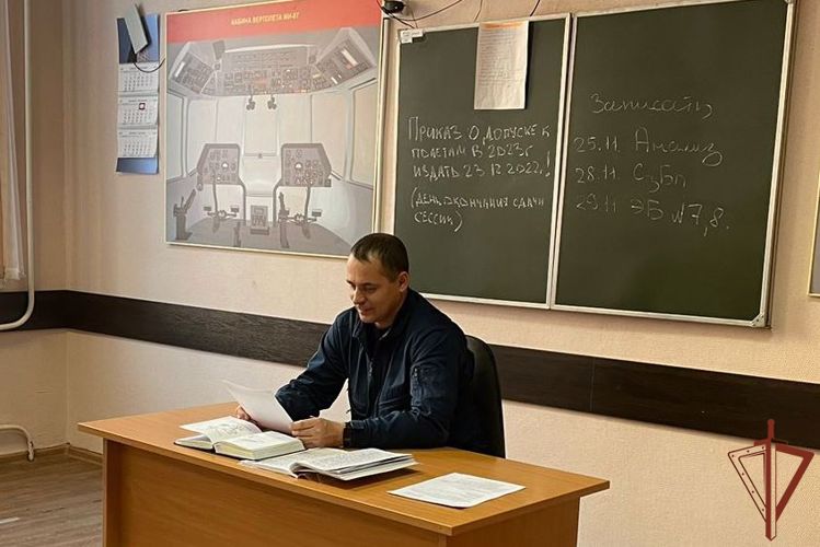 В Уральском округе Росгвардии состоялся учебно-методический сбор с лётным составом авиационной эскадрильи