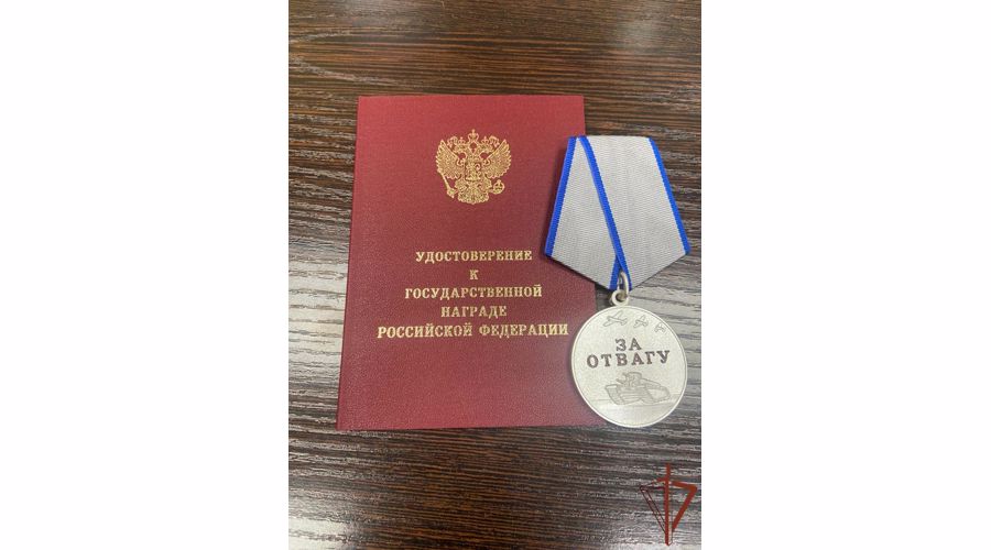Начальник Управления Росгвардии по Новосибирской области наградил отличившихся в ходе спецоперации росгвардейцев
