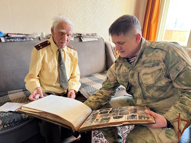 На Урале росгвардейцы поздравили с Новым годом ветеранов Великой Отечественной войны