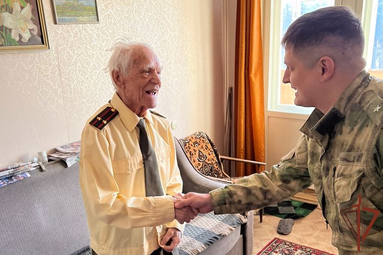 На Урале росгвардейцы поздравили с Новым годом ветеранов Великой Отечественной войны