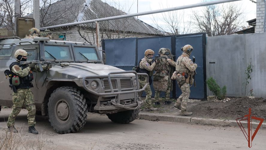 Росгвардейцы обнаружили документы и аппаратуру в доме полковника СБУ в ЛНР