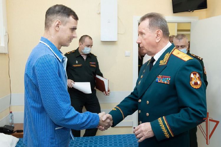 Генерал армии Виктор Золотов вручил государственные награды спецназовцам «Витязя» и посетил Главный клинический госпиталь Росгвардии (видео)