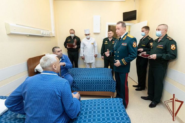 Генерал армии Виктор Золотов вручил государственные награды спецназовцам «Витязя» и посетил Главный клинический госпиталь Росгвардии (видео)