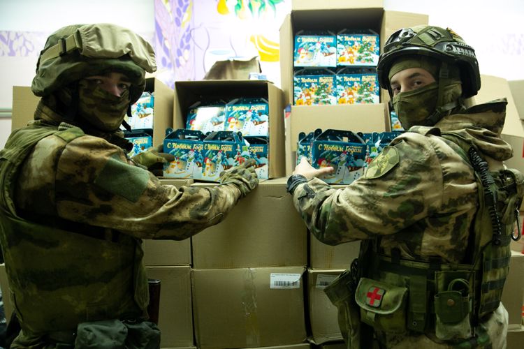 Новогодняя акция Росгвардии «Дед Мороз специального назначения»  прошла в Запорожской области и в ЛНР
