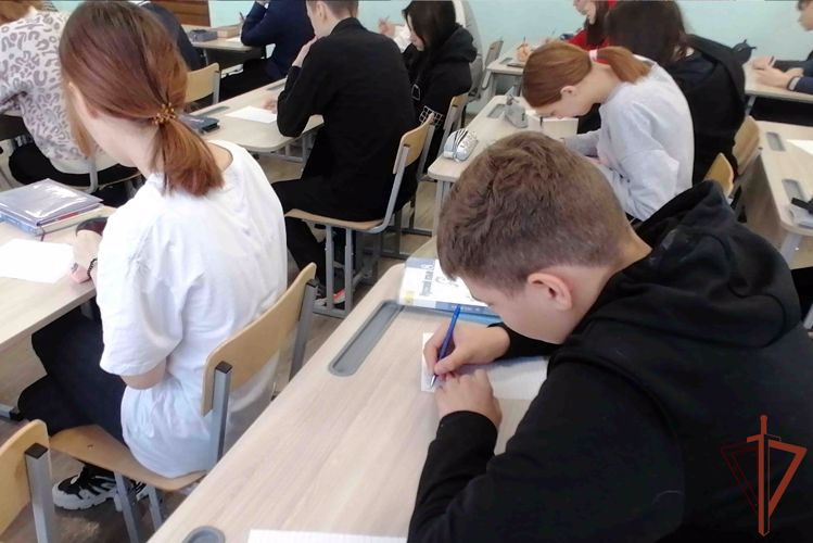 Письма росгвардейцам на передовую отправили курганские школьники и ветераны службы