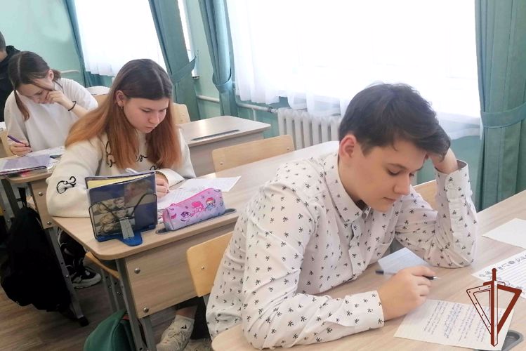Письма росгвардейцам на передовую отправили курганские школьники и ветераны службы
