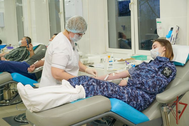 Новгородские росгвардейцы приняли участие в ведомственной акции «От сердца к сердцу»