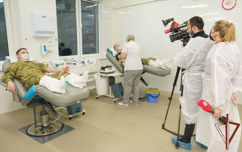 Новгородские росгвардейцы приняли участие в ведомственной акции «От сердца к сердцу»