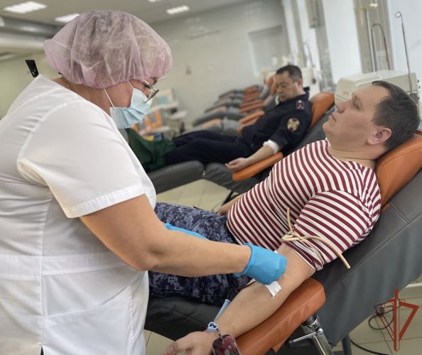Росгвардейцы в Иркутской области сдали кровь для раненых бойцов