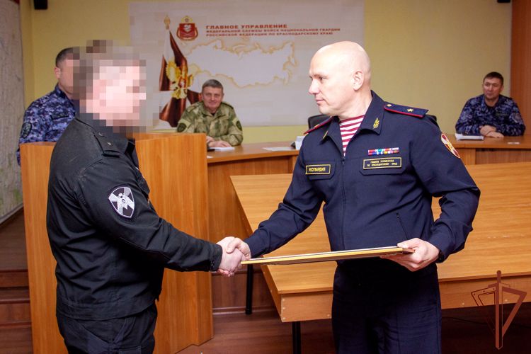 Государственные награды вручены на Кубани росгвардейцам-участникам СВО (видео)