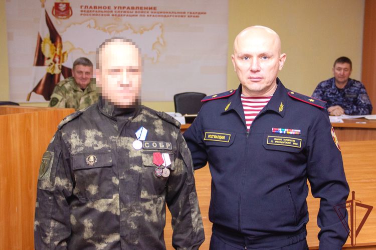 Государственные награды вручены на Кубани росгвардейцам-участникам СВО (видео)