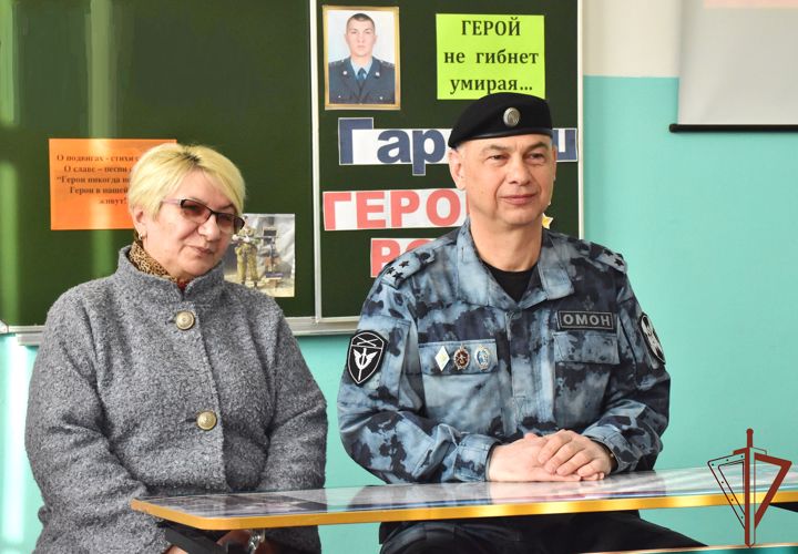 Память Героя России-бойца ОМОН почтили росгвардейцы и школьники в Адыгее