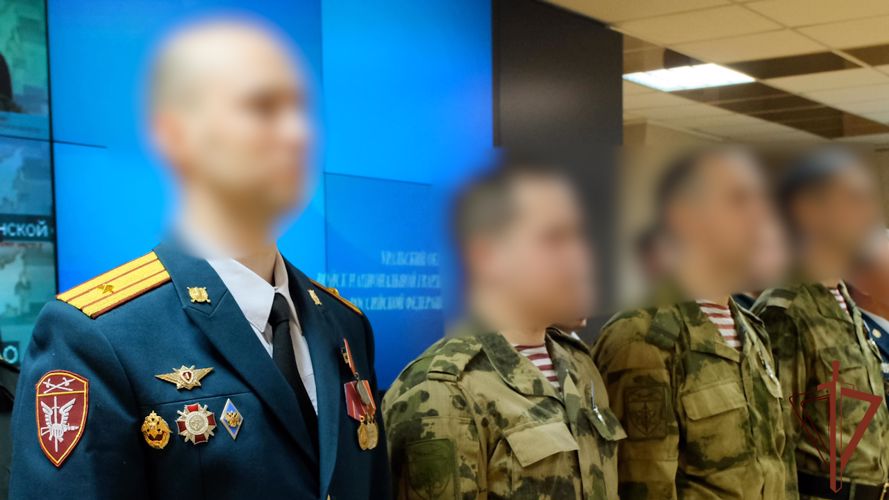 Врио командующего Уральским округом Росгвардии вручил государственные награды участникам СВО (видео)