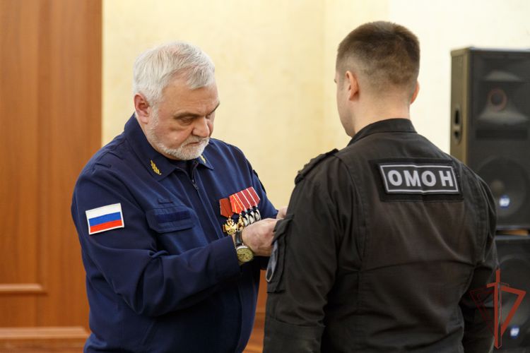 Росгвардейцам - участникам СВО вручены госнаграды в Сыктывкаре 