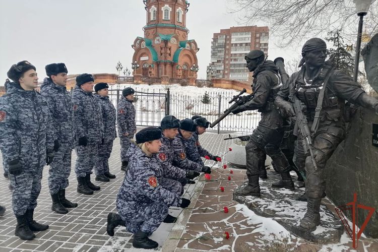 В День героев Отечества росгвардейцы приняли участие в памятных мероприятиях в Сибири