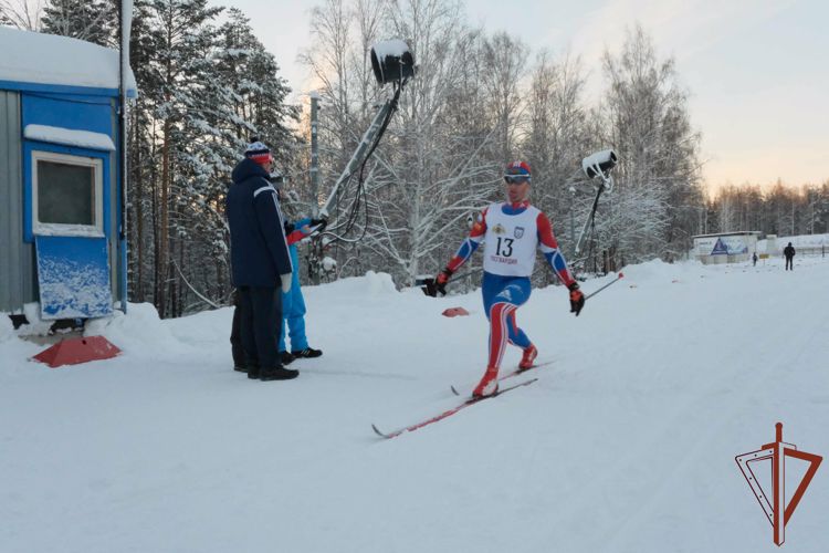 Чемпионат Уральского округа Росгвардии по лыжным гонкам и служебному двоеборью завершился в Екатеринбурге (видео)