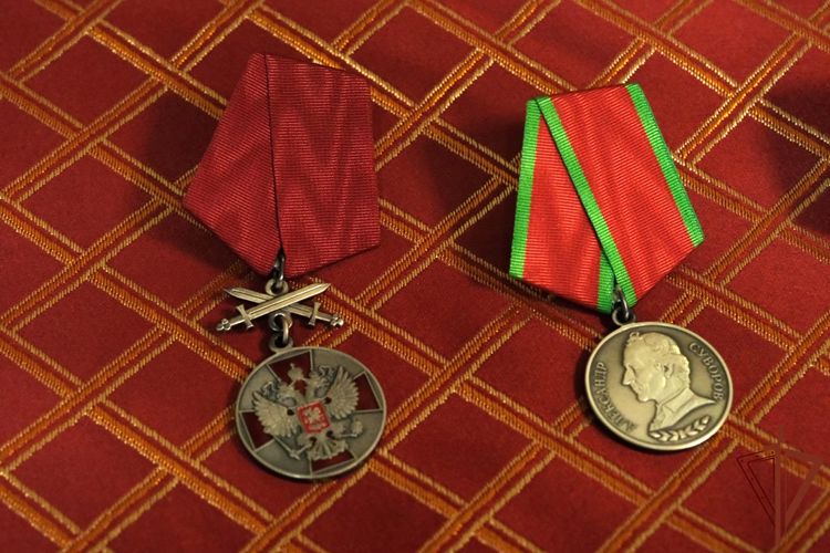Командующий Уральским округом вручил государственные награды участникам СВО