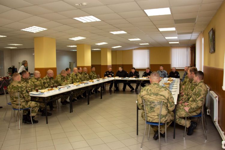 В День Героев Отечества руководство Росгвардии встретилось с личным составом спецподразделений
