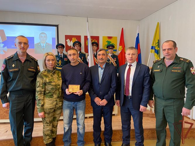 Семье погибшего росгвардейца из Челябинской области передали орден Мужества