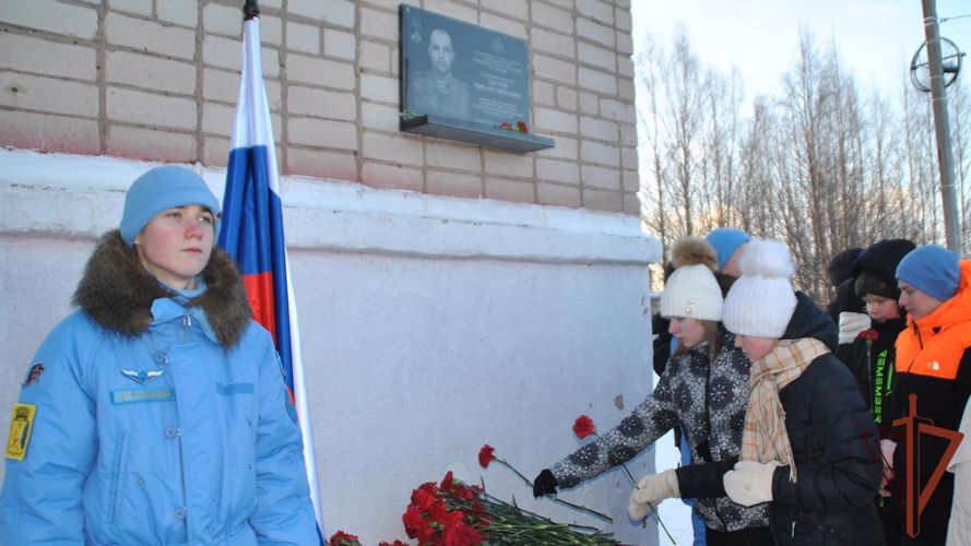 Память о погибшем в ходе СВО росгвардейце увековечили в Кирове