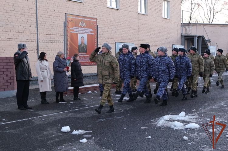 Cемье погибшего военнослужащего Росгвардии вручили орден Мужества
