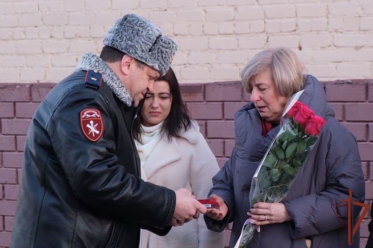 Cемье погибшего военнослужащего Росгвардии вручили орден Мужества