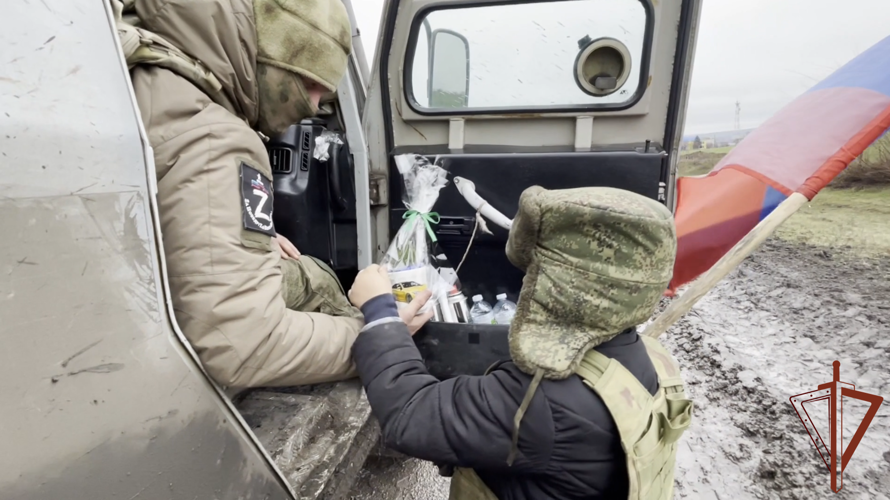 Росгвардейцы поздравили с Новым годом юного патриота из Луганской Народной Республики 