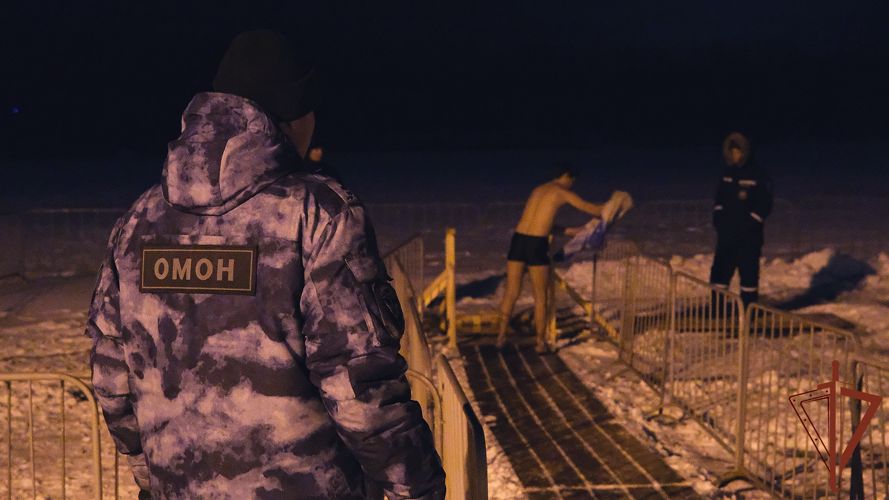 Около 3 тысяч росгвардейцев обеспечивают правопорядок в ходе религиозных омовений на территории ЦФО