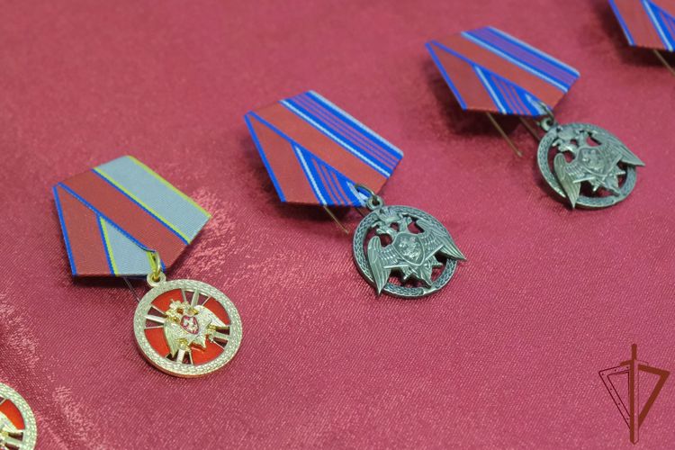 Командующий группировкой Росгвардии вручил награды журналистам, освещающим ход специальной военной операции