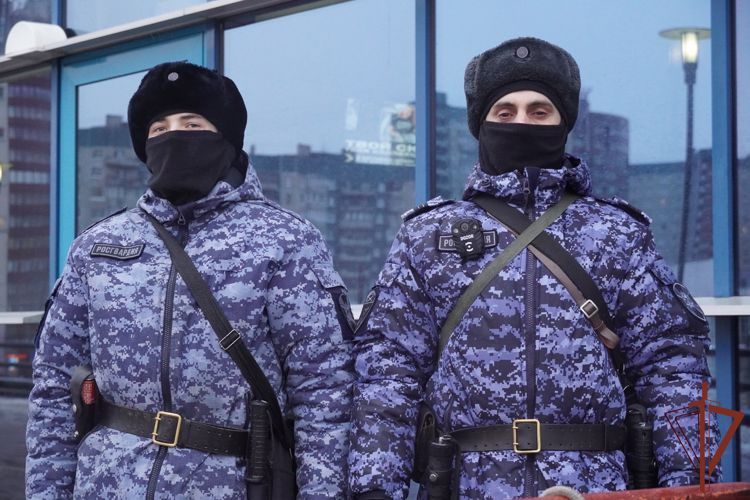 Росгвардейцы обеспечили общественную безопасность на хоккейном матче в Санкт-Петербурге