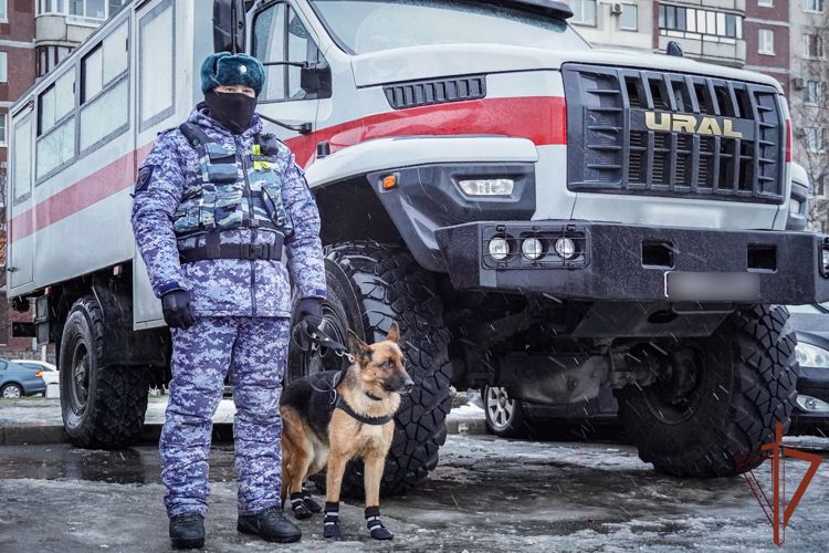 Росгвардейцы присоединились ко Всероссийской акции «Ленточка Ленинградской Победы» (видео)