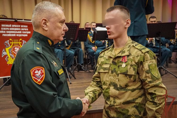 Командующий Северо-Западным округом Росгвардии  наградил отличившихся сотрудников инженерных подразделений