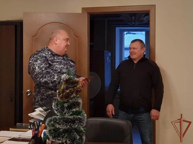 Росгвардейцы приняли участие во всероссийской акции «С Новым годом, ветеран!» в Югре