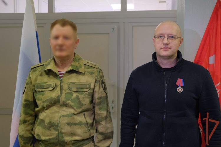 Командующий группировкой Росгвардии вручил награды журналистам, освещающим ход специальной военной операции