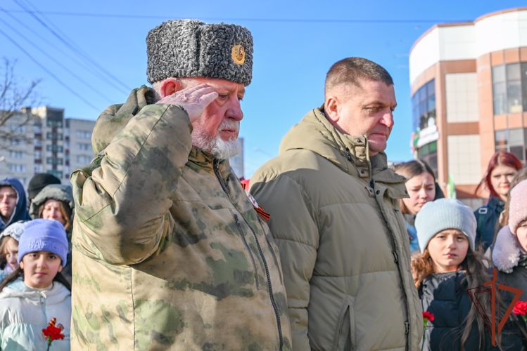  Росгвардейцы приняли участие в памятном митинге, приуроченном к 80-летию освобождения Ставрополя от немецко-фашистских захватчиков