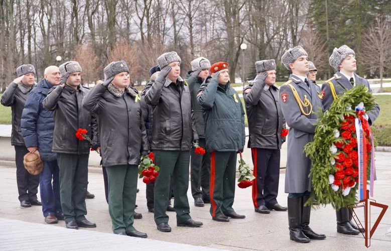 Офицеры Северо-Западного округа Росгвардии почтили память защитников и мирных жителей блокадного Ленинграда
