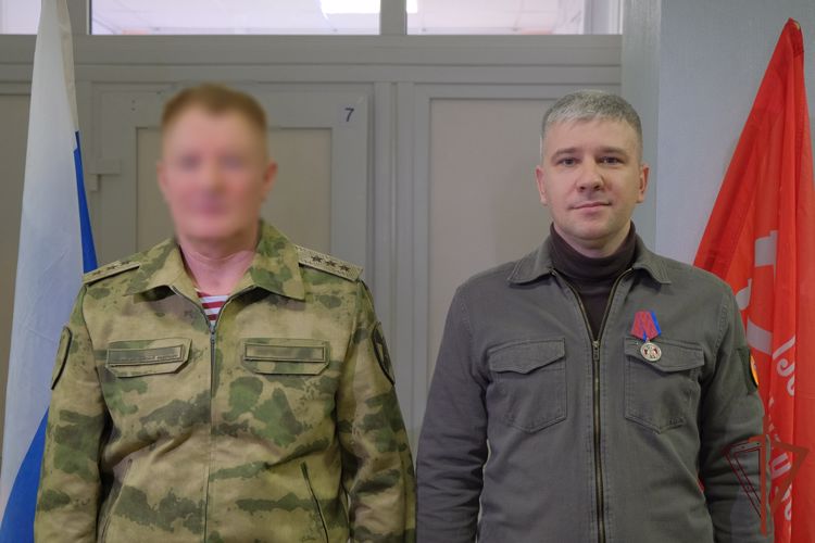 Командующий группировкой Росгвардии вручил награды журналистам, освещающим ход специальной военной операции