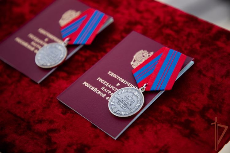 В Крыму росгвардейцам, отличившимся в ходе СВО,  вручены государственные награды 