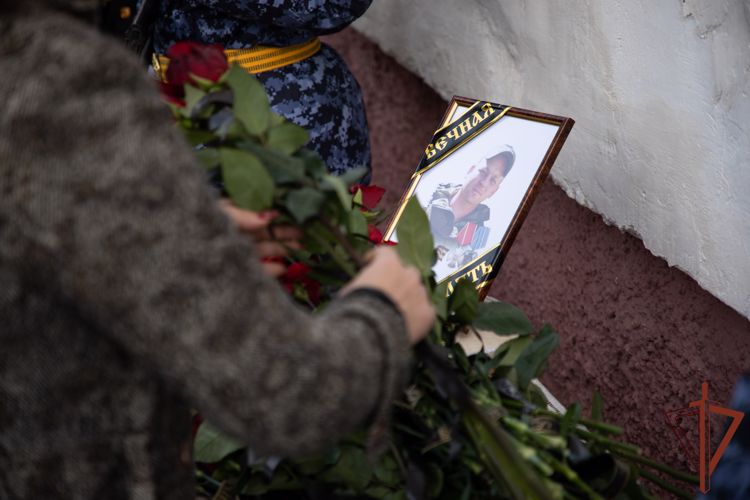 В Крыму открыли памятную доску военнослужащему Росгвардии, погибшему в ходе СВО