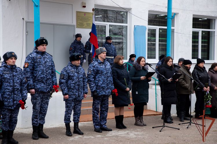 Именем военнослужащего Росгвардии названа школа в Крыму