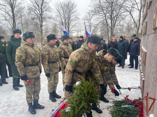 Память погибших защитников Ленинграда почтили военнослужащие Северо-Западного округа Росгвардии (видео)
