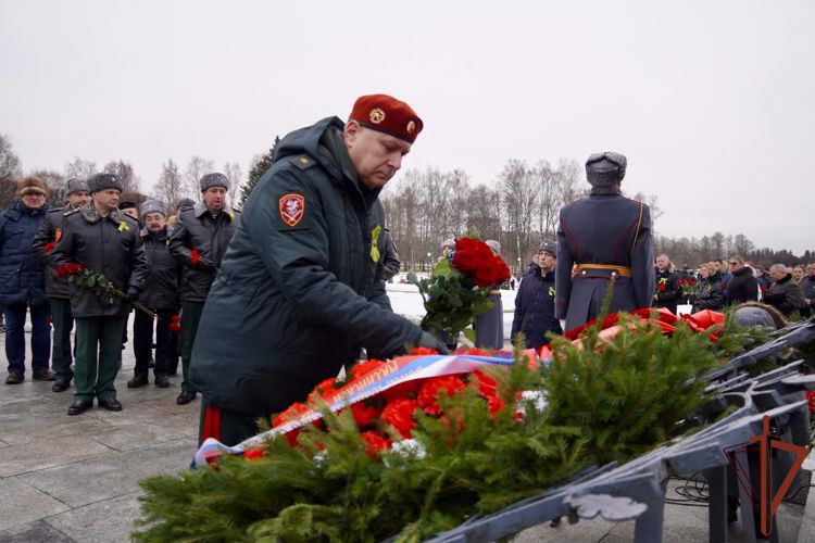 Офицеры Северо-Западного округа Росгвардии почтили память защитников и мирных жителей блокадного Ленинграда