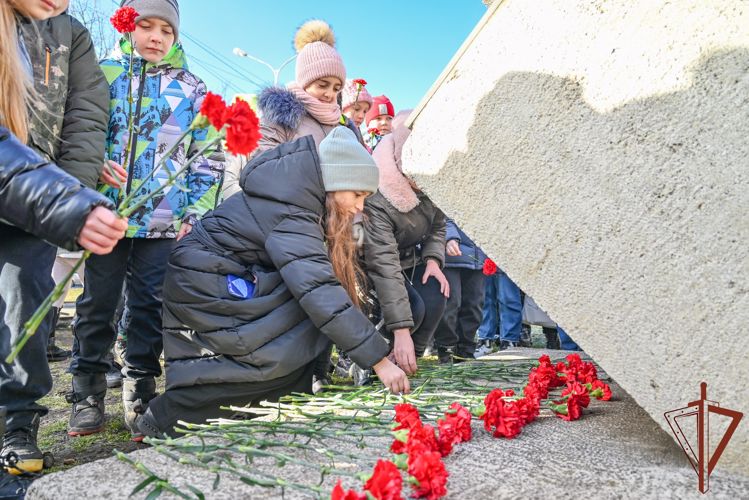  Росгвардейцы приняли участие в памятном митинге, приуроченном к 80-летию освобождения Ставрополя от немецко-фашистских захватчиков
