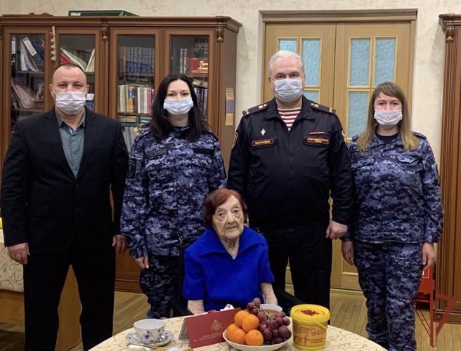 Военнослужащие Северо-Западного округа Росгвардии навестили жителей блокадного Ленинграда
