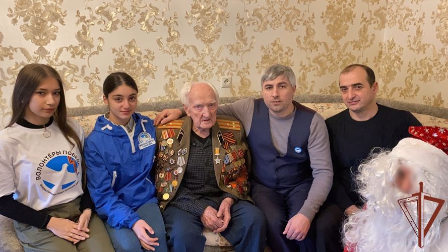 Росгвардейцы поздравили ветеранов Великой Отечественной войны с Новым годом в Дагестане