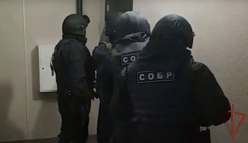 Спецназ Росгвардии в Тюмени задержал производителей суррогатного алкоголя