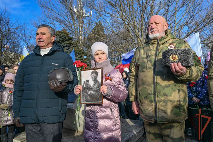  Росгвардейцы приняли участие в памятном митинге, приуроченном к 80-летию освобождения Ставрополя от немецко-фашистских захватчиков